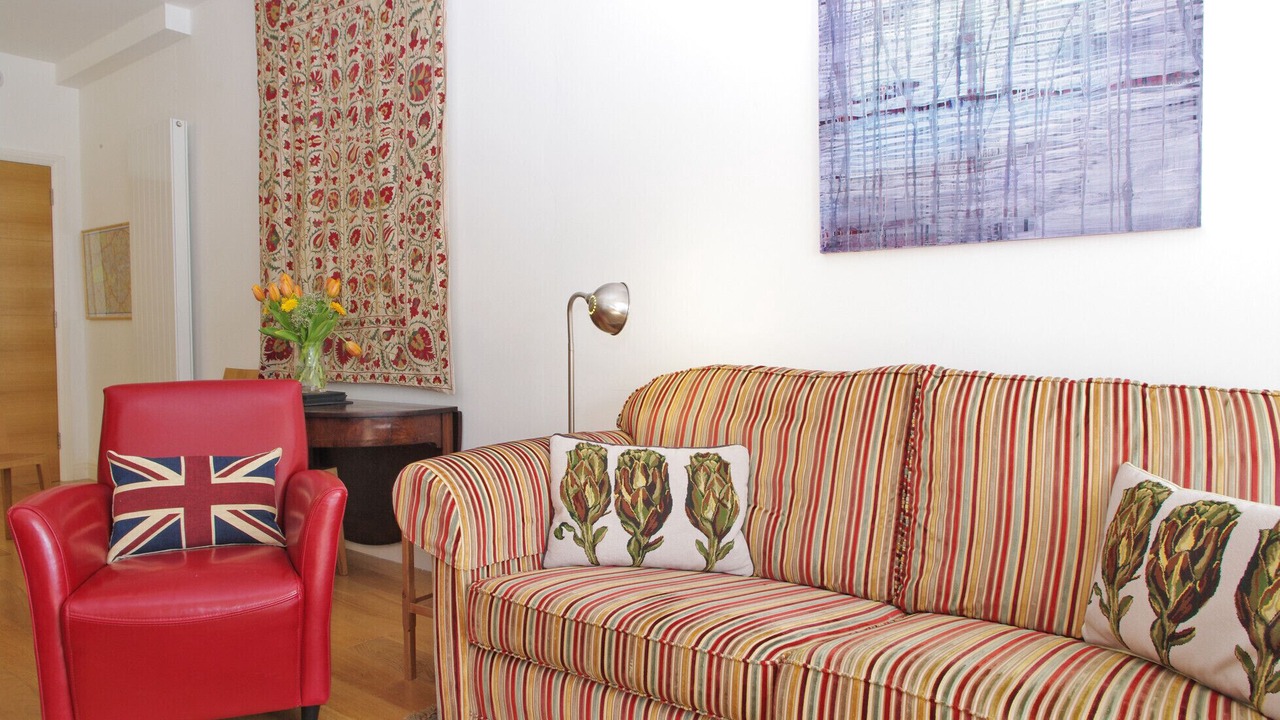 Photo of Livingroom in Farringdon