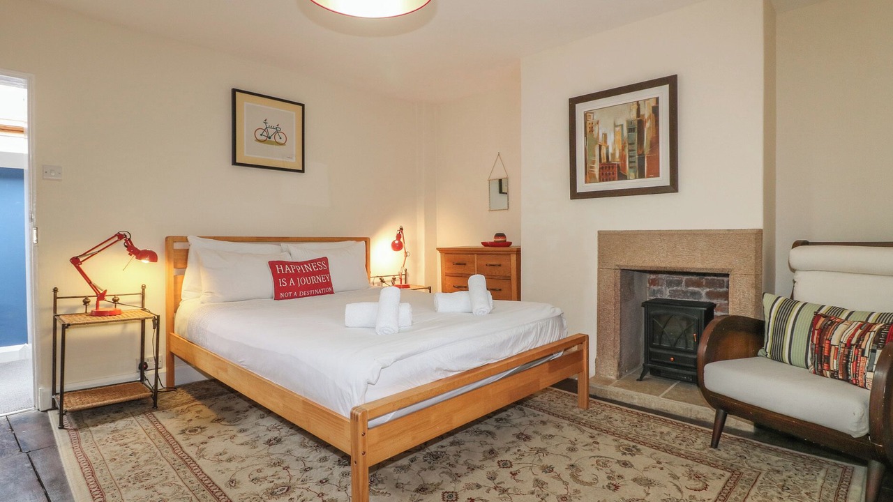 Photo of Bedroom in Alton
