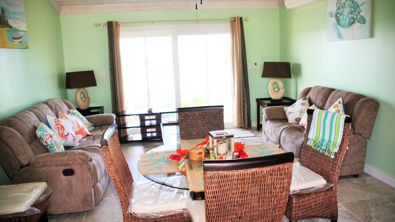 Photo of Livingroom in Staniel Cay