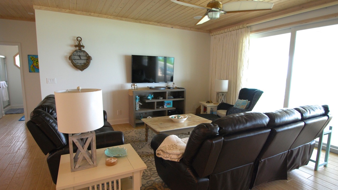 Photo of Livingroom in Green Turtle Cay