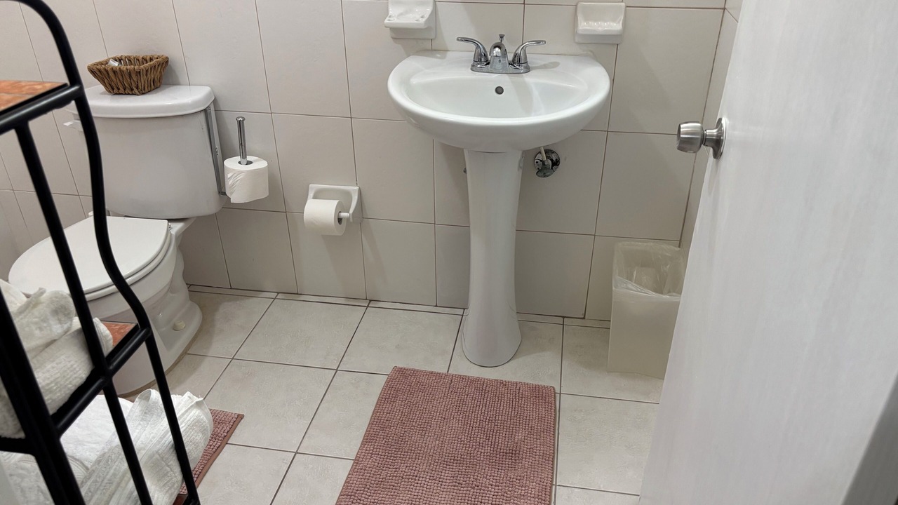 Photo of Bathroom in Staniel Cay