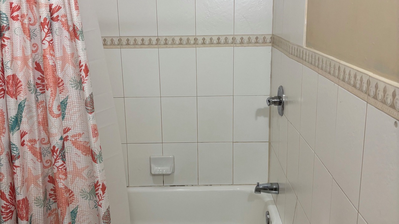 Photo of Bathroom in Staniel Cay