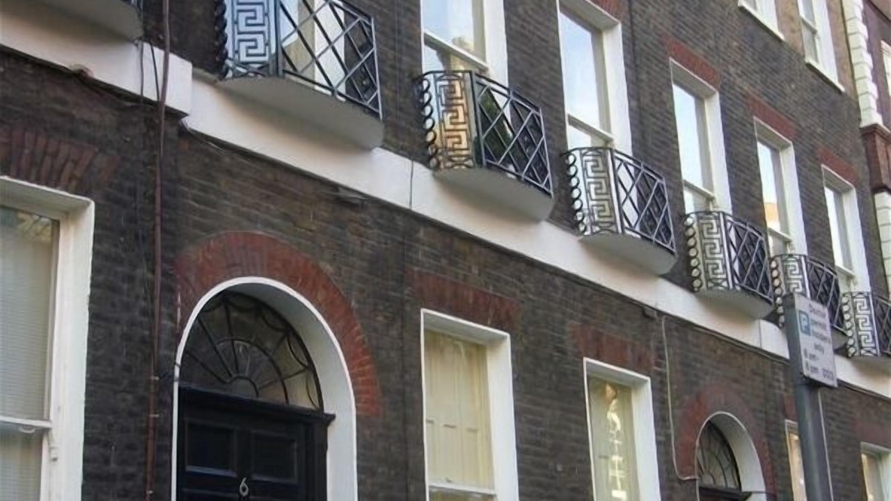 Photo of Others in Bloomsbury