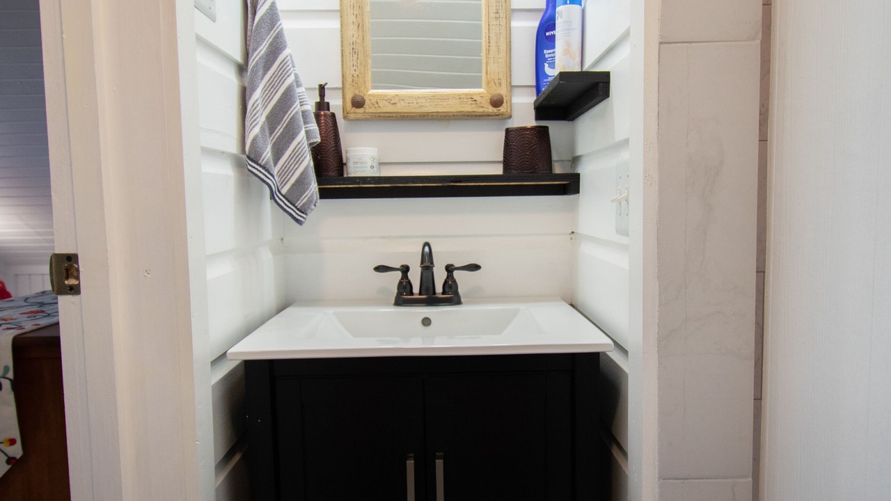 Photo of Bathroom in Spanish Wells
