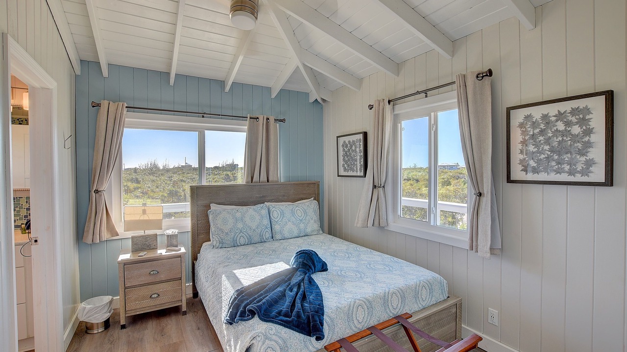 Photo of Bedroom in Staniel Cay