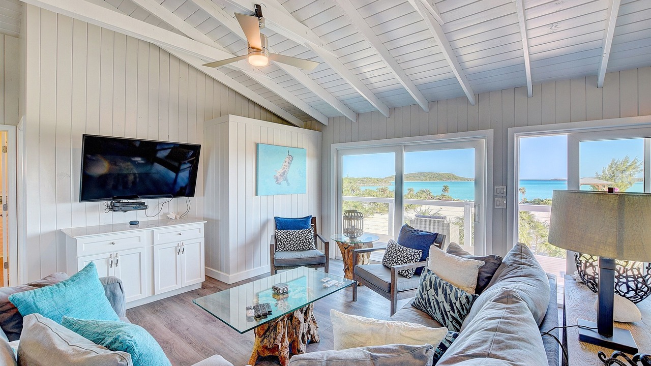 Photo of Livingroom in Staniel Cay
