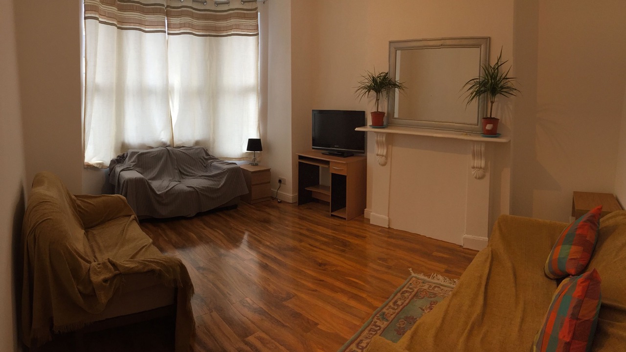 Photo of Livingroom in Cricklewood