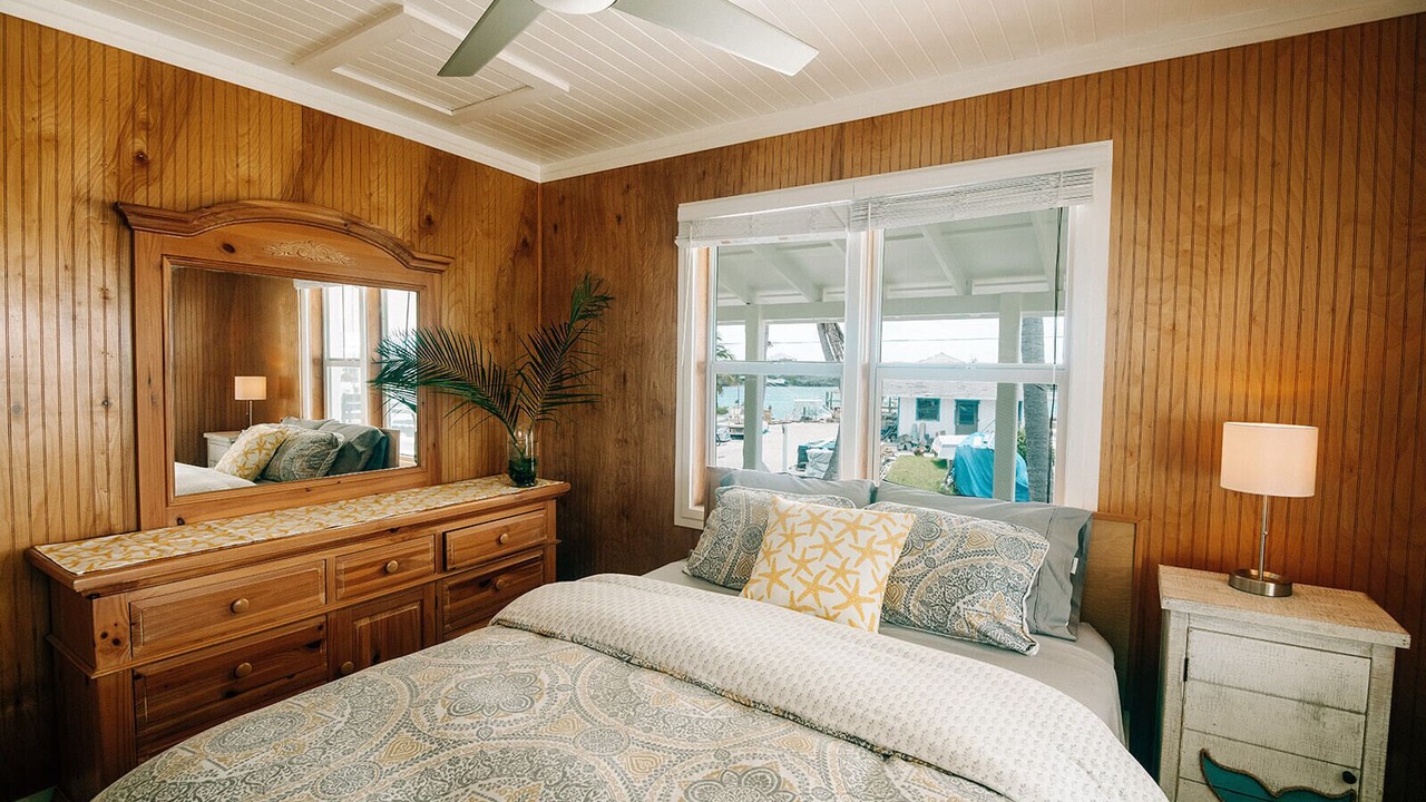 Photo of Bedroom in Man O War Cay