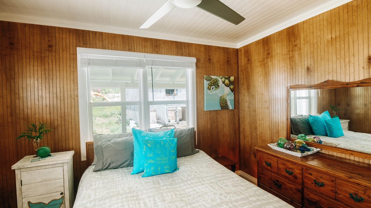 Photo of Bedroom in Man O War Cay