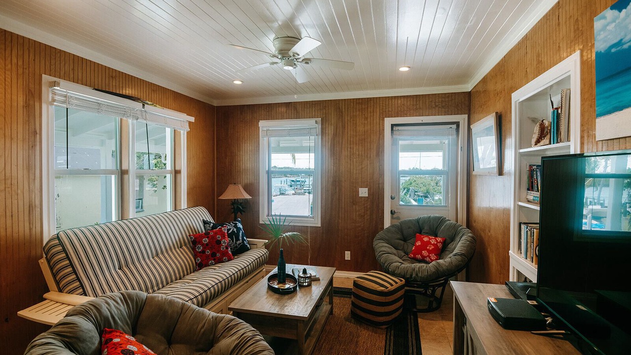 Photo of Livingroom in Man O War Cay