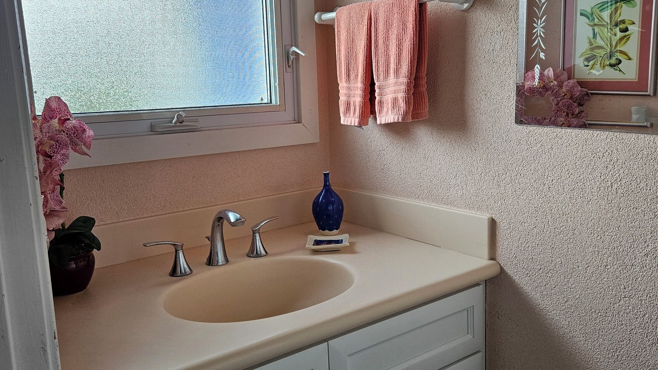 Photo of Bedroom in Green Turtle Cay