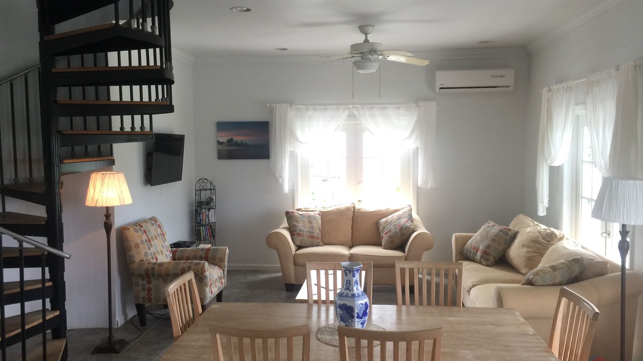 Photo of Livingroom in Spanish Wells
