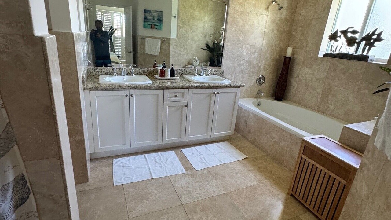 Photo of Bathroom in Alice Town