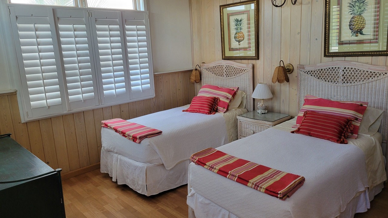 Photo of Bedroom in Man O War Cay