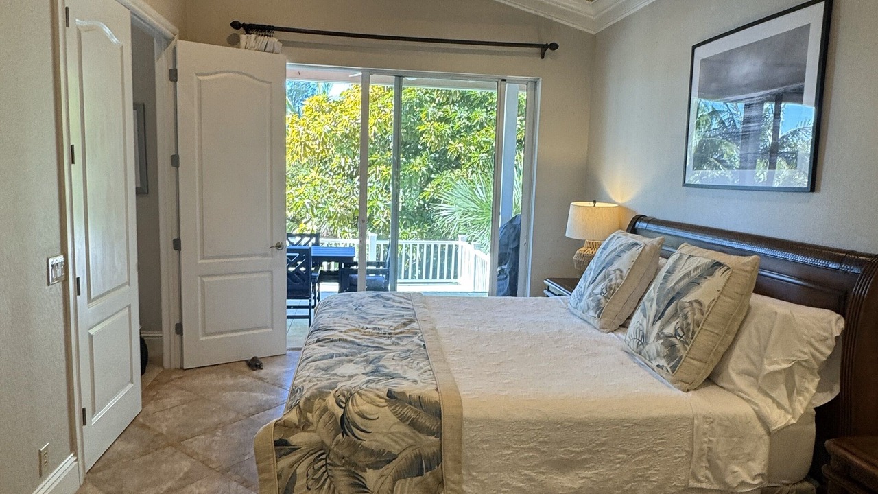 Photo of Bedroom in Green Turtle Cay