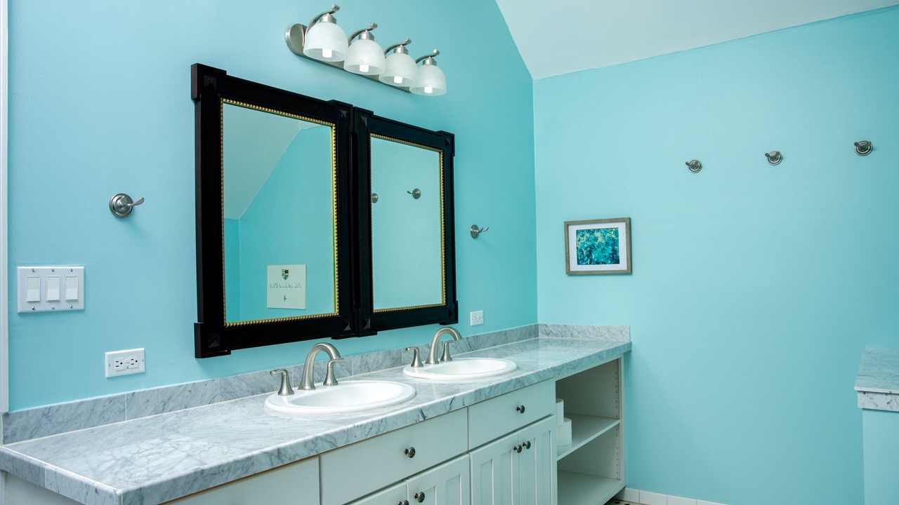 Photo of Bathroom in Tar Bay