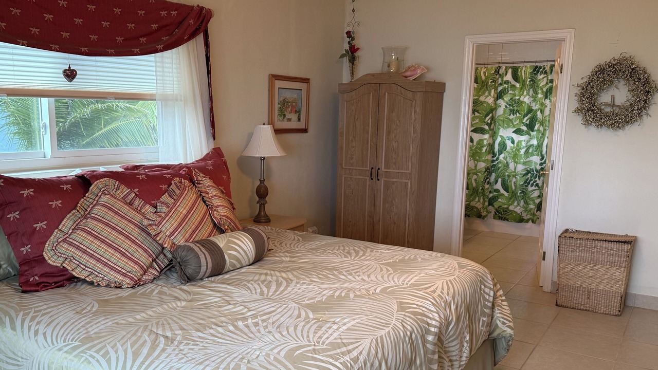 Photo of Bedroom in Tar Bay