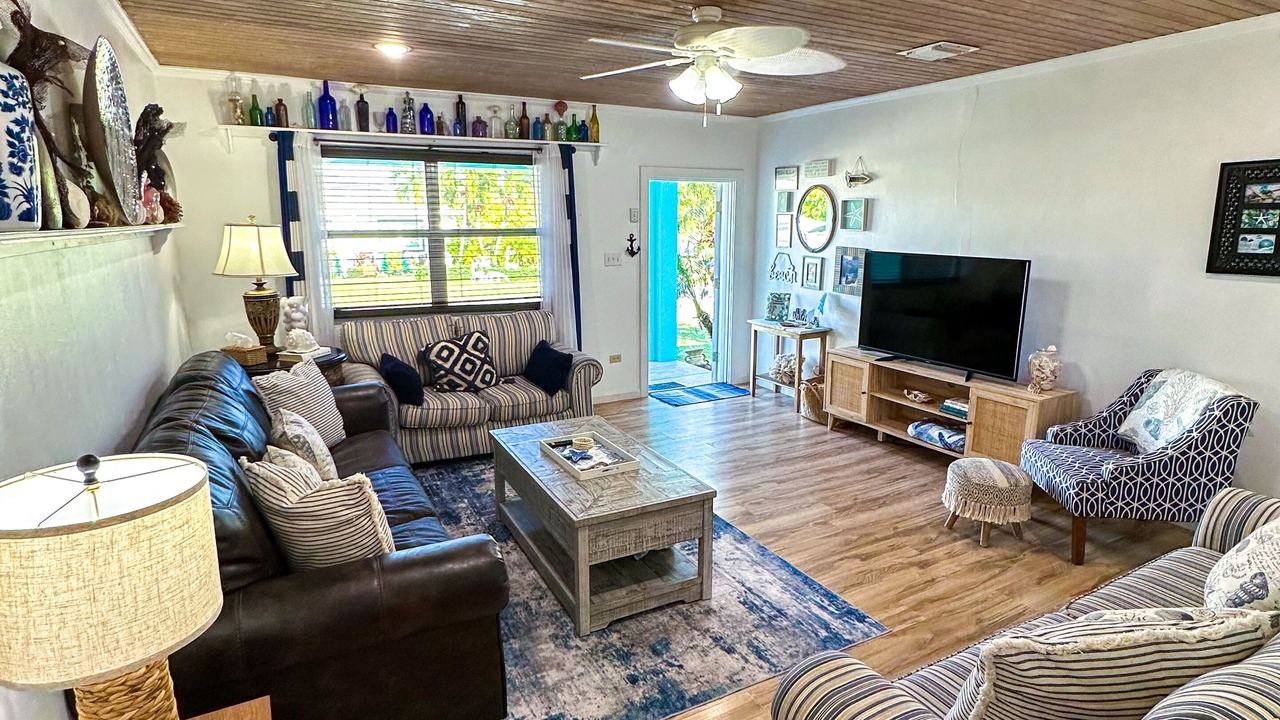 Photo of Livingroom in Spanish Wells
