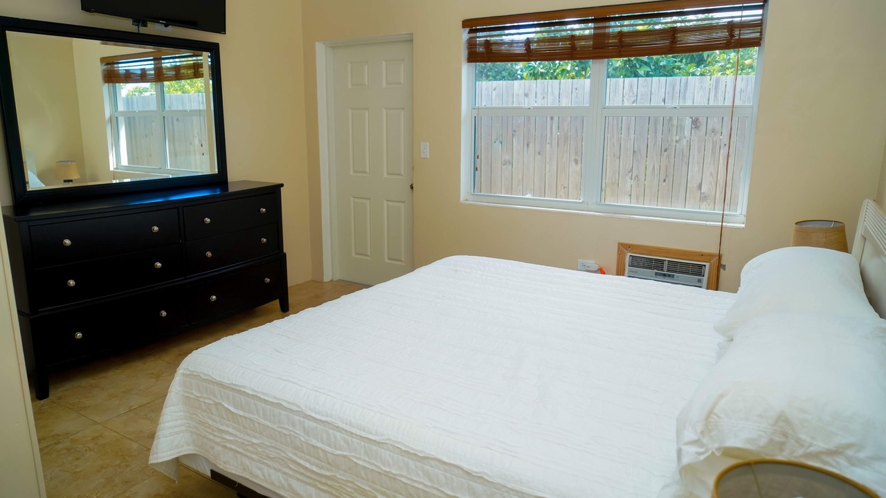 Photo of Bedroom in Spanish Wells