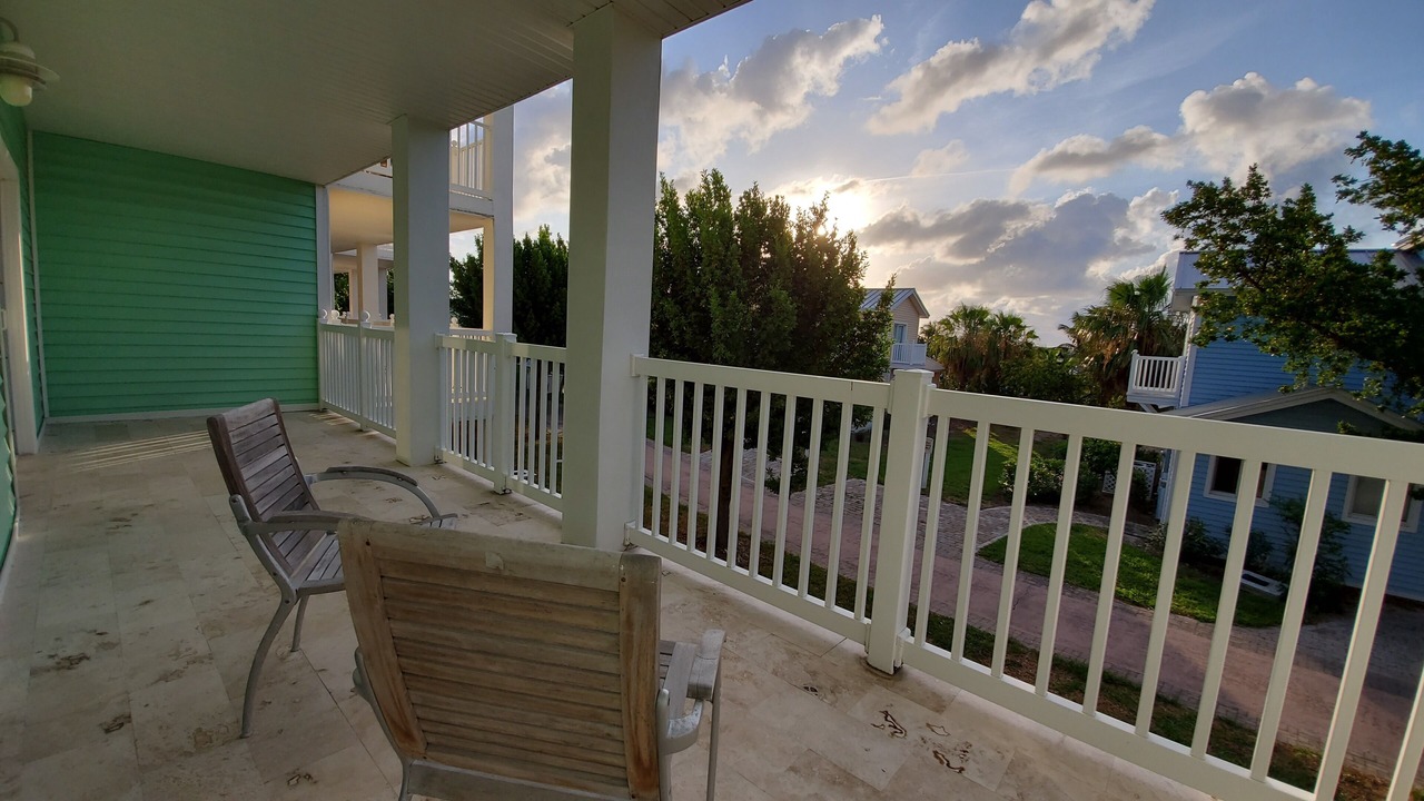 Photo of Patio Balcony in Alice Town