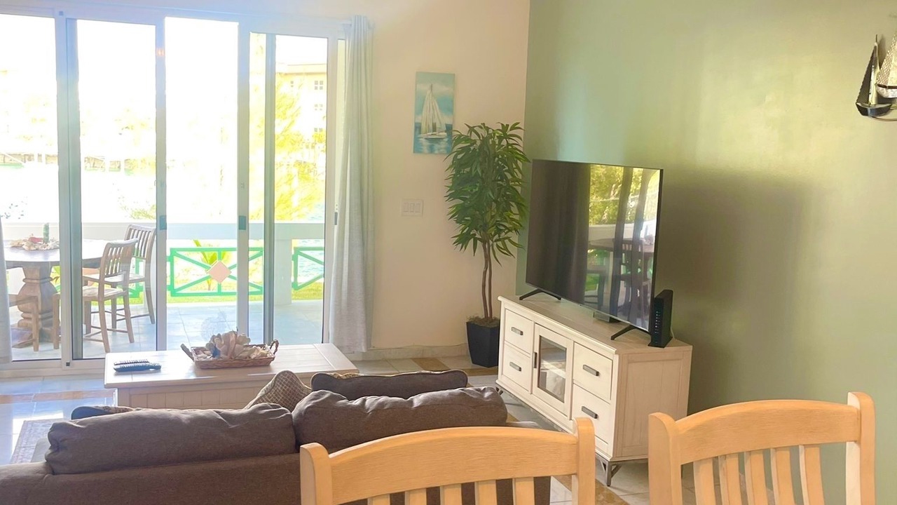 Photo of Livingroom in Bahamia West
