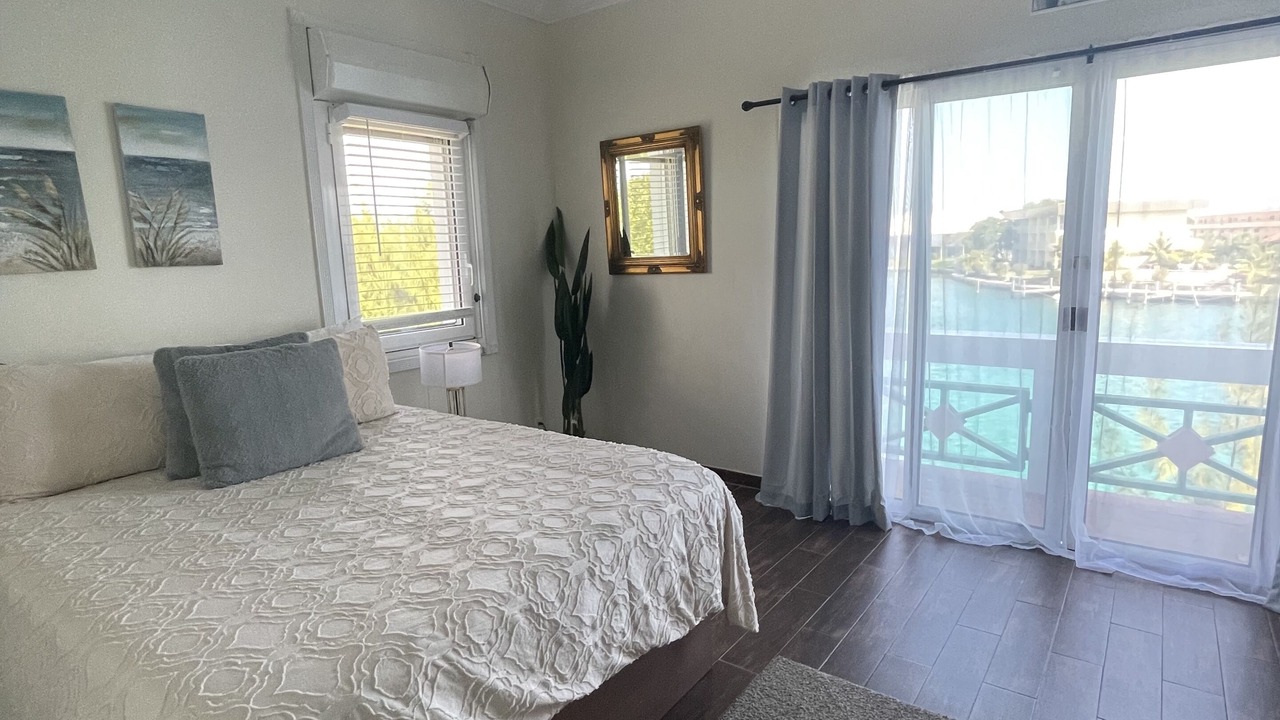 Photo of Bedroom in Bahamia West
