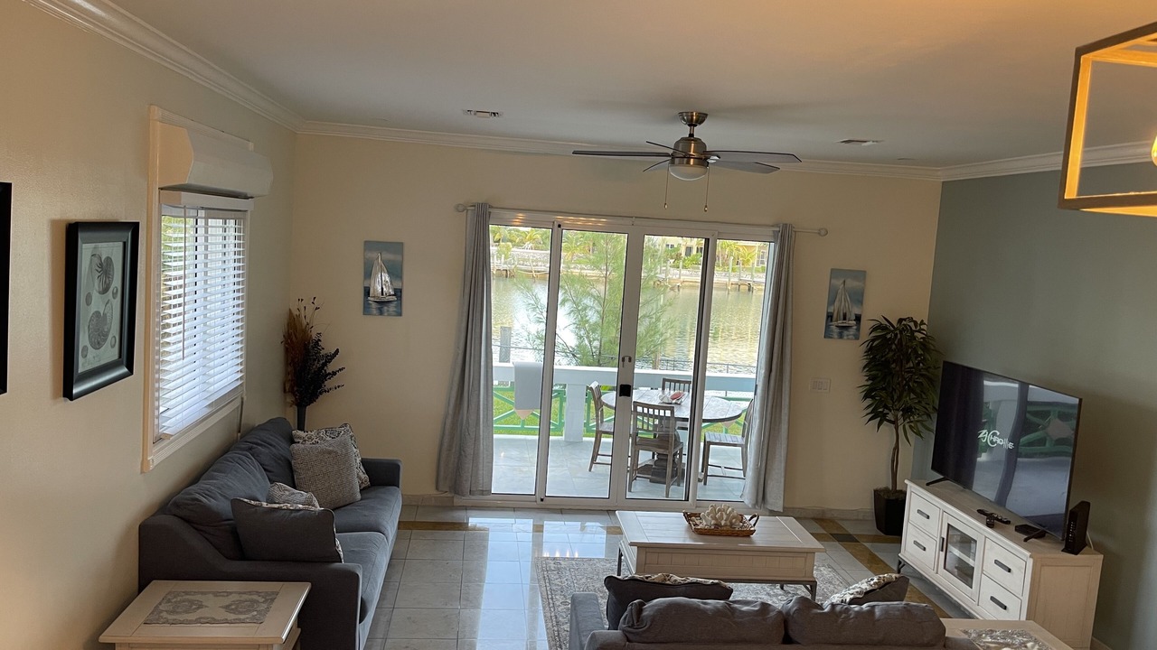 Photo of Livingroom in Bahamia West
