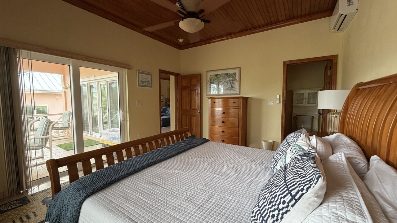 Photo of Bedroom in Tarpum Bay