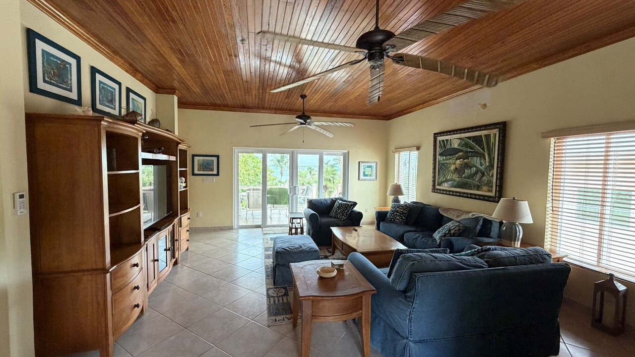 Photo of Livingroom in Tarpum Bay