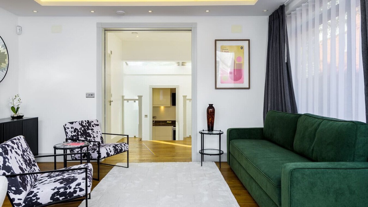 Photo of Livingroom in Frognal and Fitzjohns