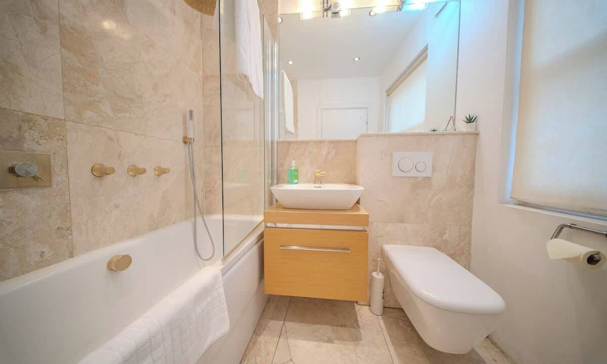 Photo of Bathroom in Cantelowes