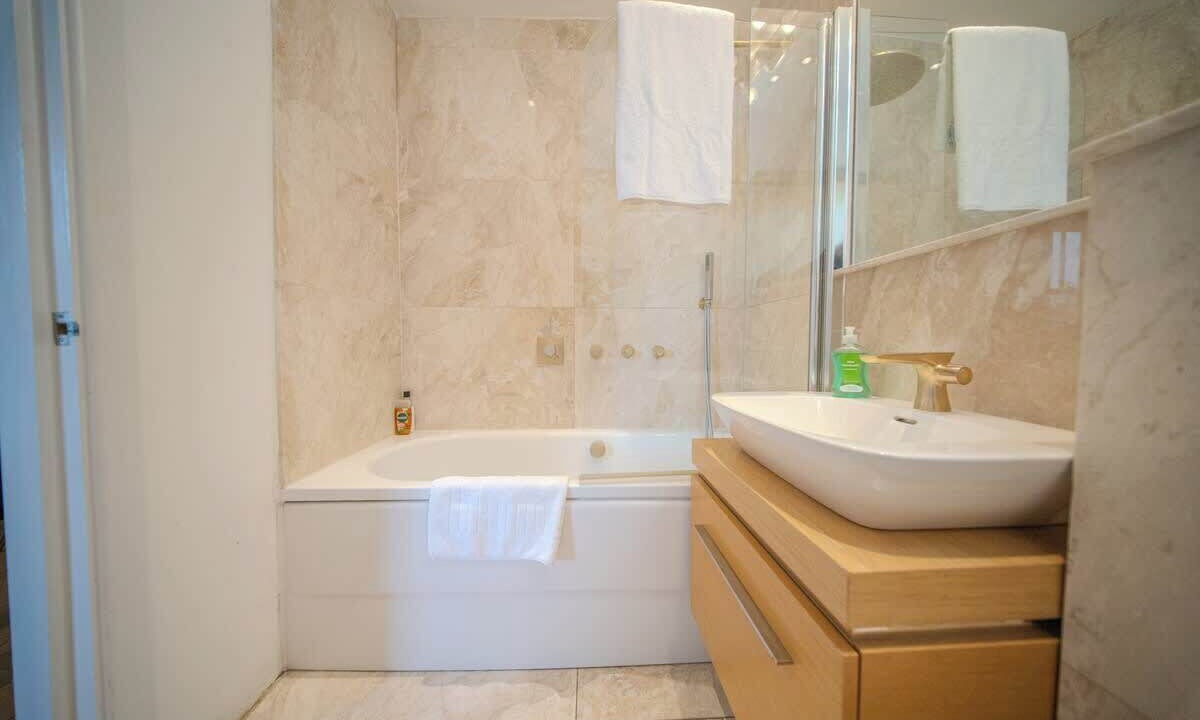 Photo of Bathroom in Cantelowes