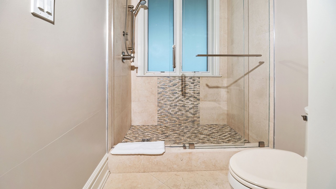 Photo of Bathroom in Rokers Point