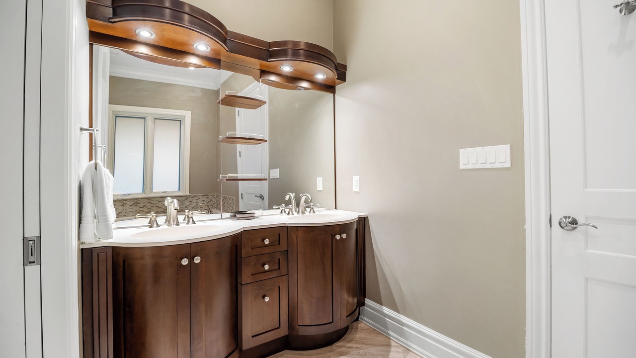 Photo of Bathroom in Rokers Point
