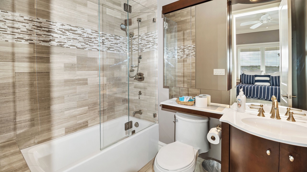 Photo of Bathroom in Rokers Point