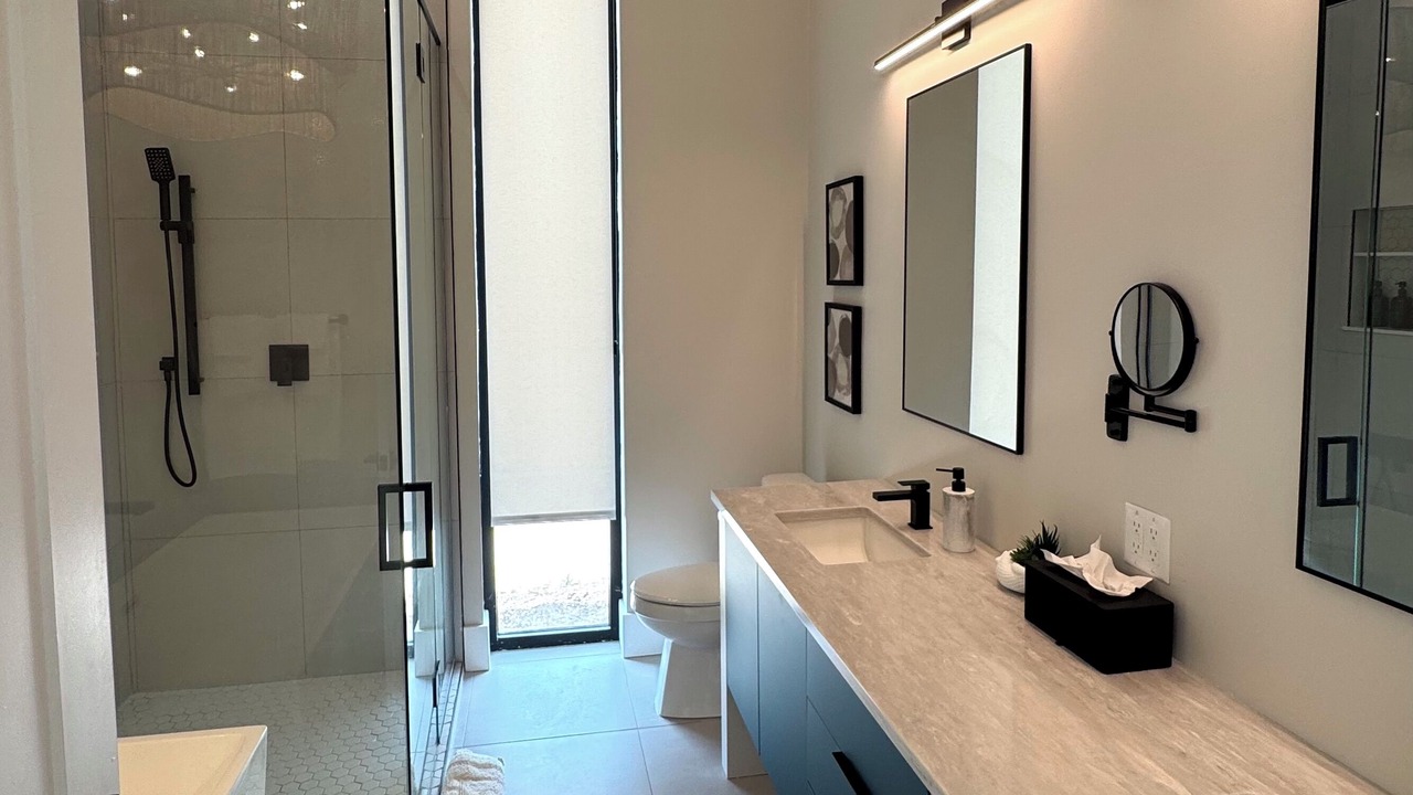 Photo of Bathroom in Rokers Point