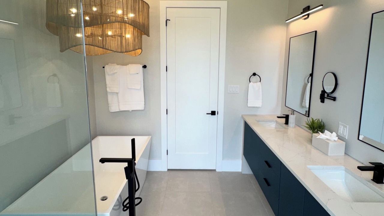 Photo of Bathroom in Rokers Point