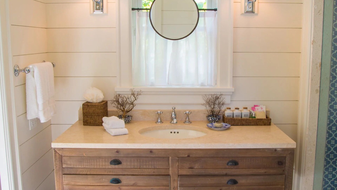 Photo of Bathroom in Dunmore Town