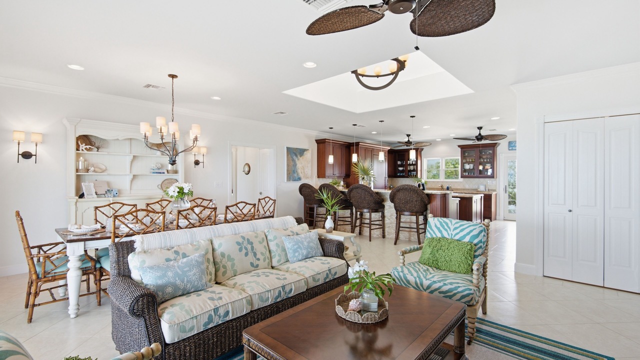 Photo of Livingroom in Staniel Cay