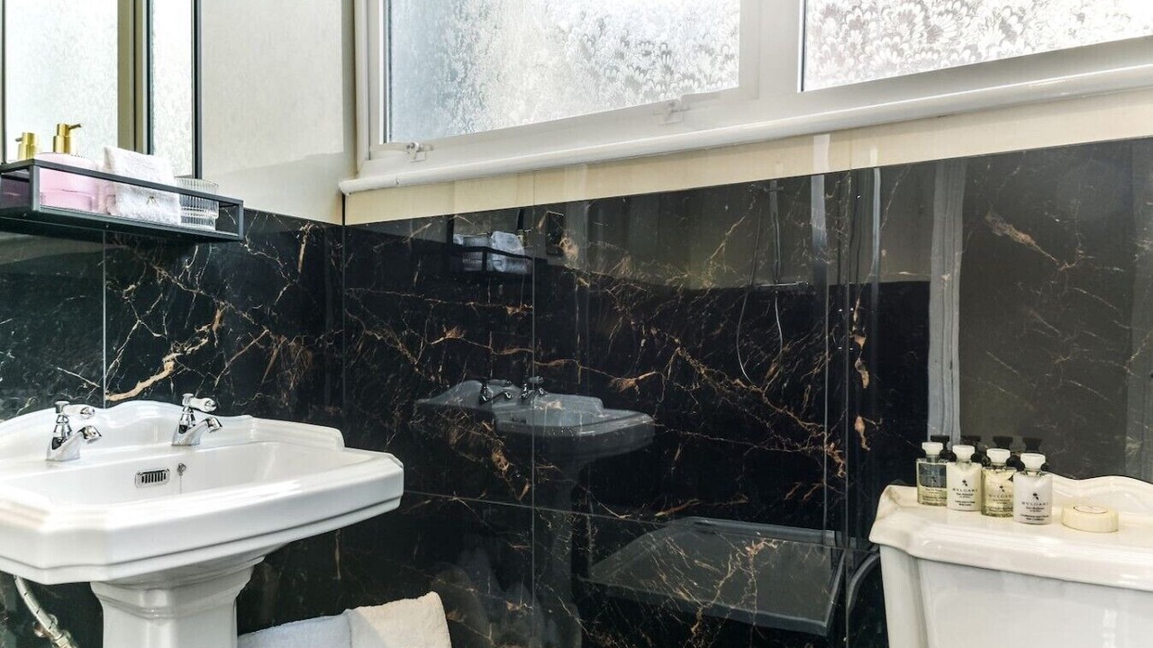 Photo of Bathroom in Farringdon