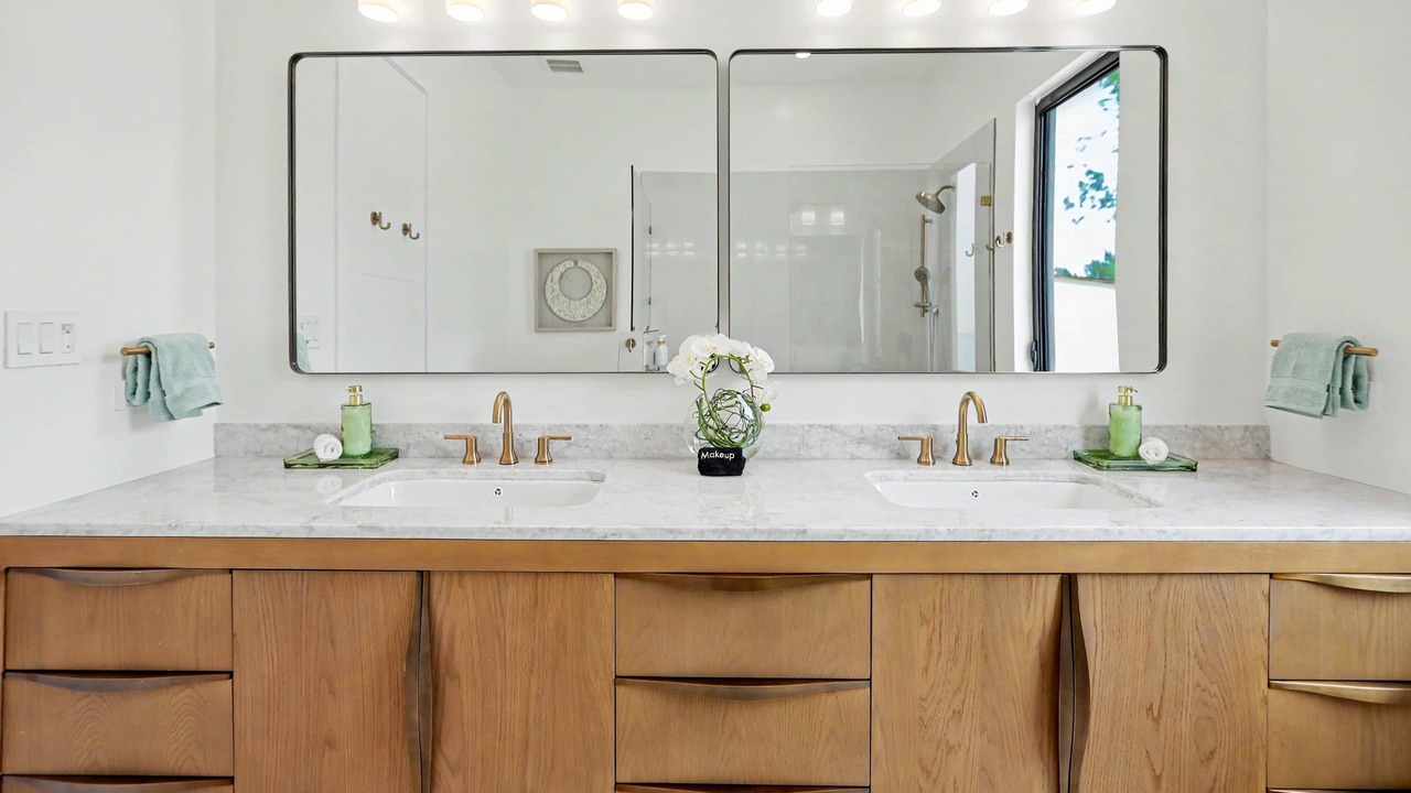 Photo of Bathroom in Tar Bay