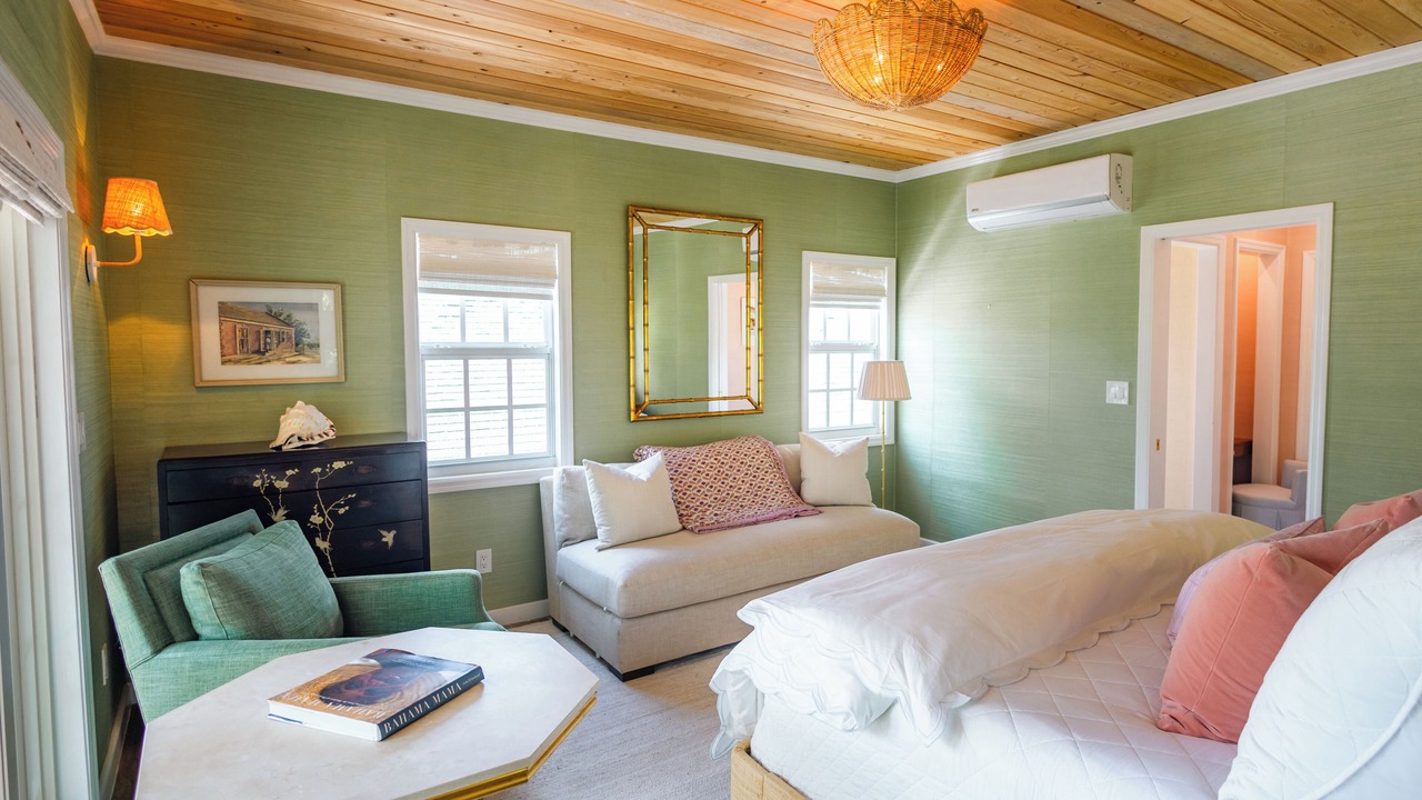 Photo of Bedroom in Dunmore Town