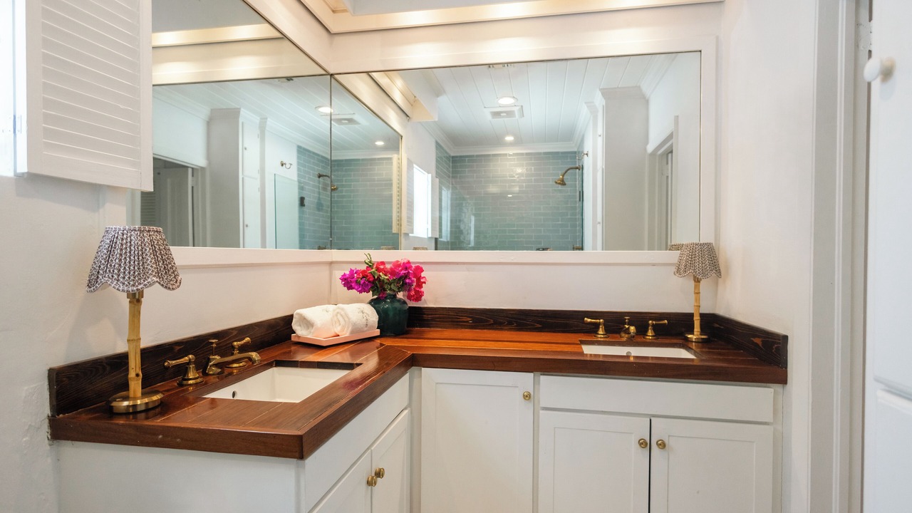 Photo of Bathroom in Dunmore Town