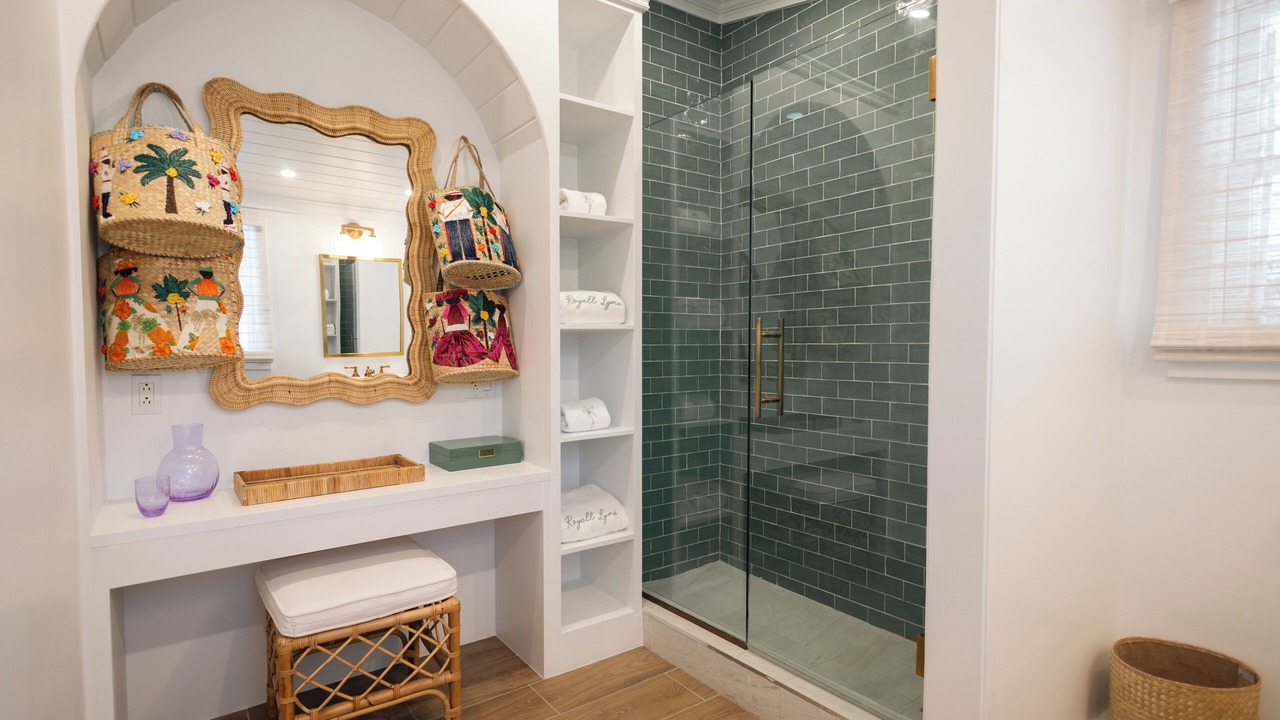Photo of Bathroom in Dunmore Town