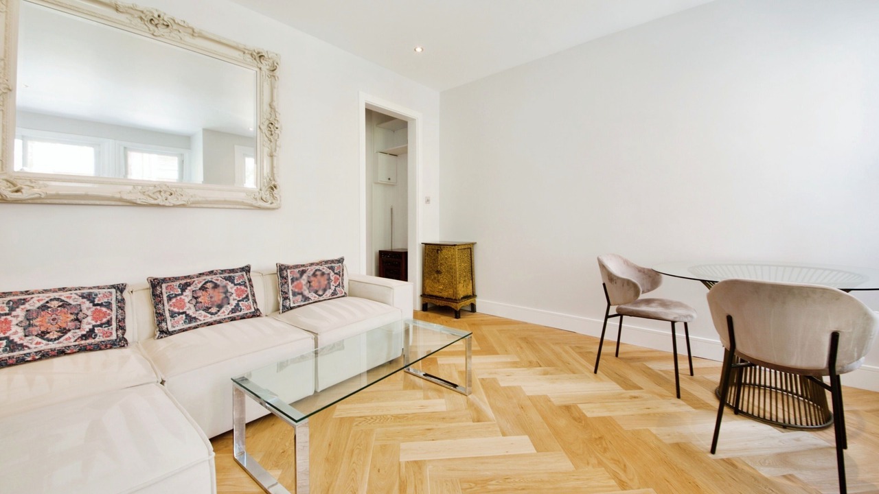 Photo of Livingroom in Queen's Park