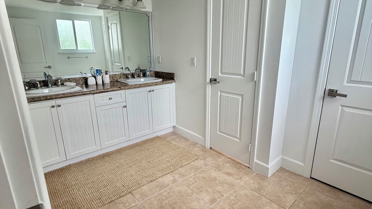 Photo of Bathroom in Alice Town