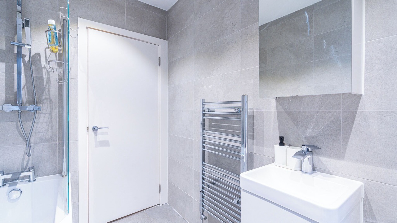 Photo of Bathroom in Farringdon