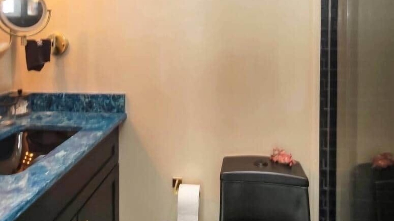 Photo of Bathroom in Tar Bay