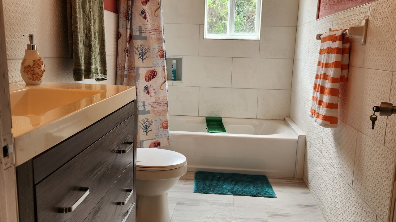 Photo of Bathroom in Rokers Point