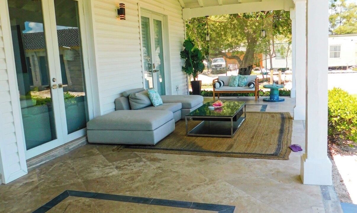 Photo of Patio Balcony in Alice Town